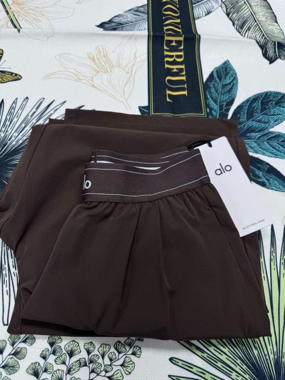 Alo Yoga Espresso Brown Suit Up Pants Wide Leg Trousers NWT 30"💕🤎 - Picture 3 of 10